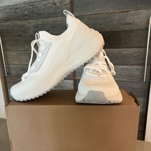 Vessi Sneakers. Stormburst Low Top White Men’s size 9. NWOT